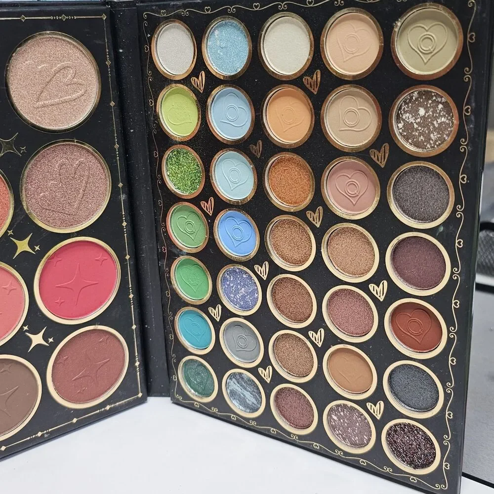 Gatubella Karol G 117 Color Eye Shadow Palette NEW Glitter Sparkly Smoky